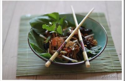 Nouilles hokkien au tofu frit et aux crevettes