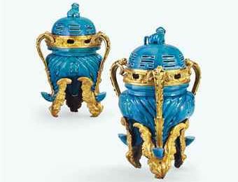 Paire d'importants vases pots-pourris d'époque Régence, vers 1730