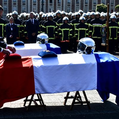   L’HOMMAGE NATIONAL RENDU, HIER, AUX DEUX JEUNES SAPEURS-POMPIERS MORTS AU FEU