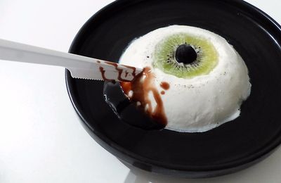 Panna cotta d’Halloween (l'œil ensanglanté)