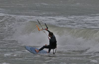 Windsurf et kitesurf sur le spot du Grau d'Agde le 3 octobre après-midi