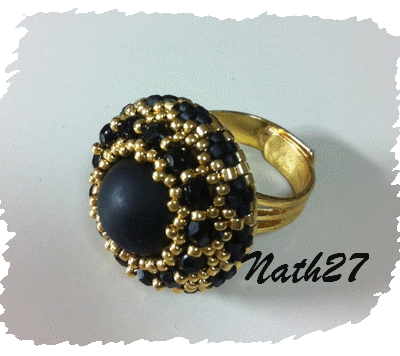 une Solitar noir et or