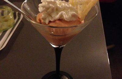 Verrine : mousse de tomate, chantilly au basilic et tuile de parmesan