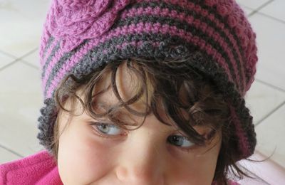 Bonnet au crochet pour petite fille très sage