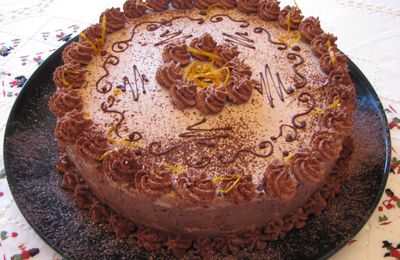 Gâteau tout chocolat d'anniversaire