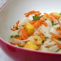 Nouilles de riz, ananas et crudités au citron vert