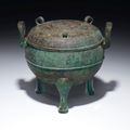 A bronze ritual tripod food vessel and cover, ding, late Spring and Autumn period, 5th century BC