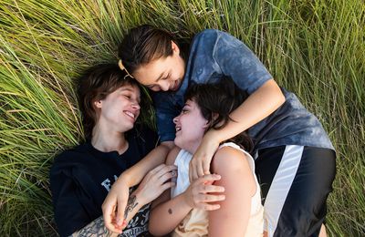  Critique : PARADISE IS BURNING: ensemble mais seuls 