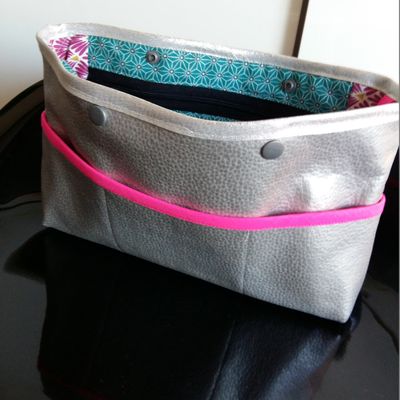 Organisée.. organisateur de sac à mains