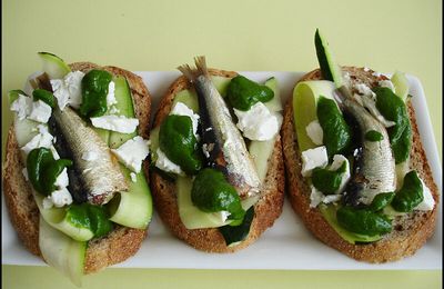 TARTINES DE SARDINES, COURGETTE ET FETA (SAUCE A LA ROQUETTE) [#APERO #FOOD #SUMMER #TARTINE]