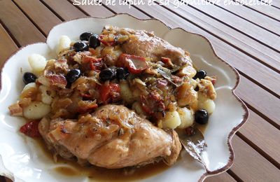 SAUTÉ DE LAPIN ET SA GARNITURE ENSOLEILLÉE