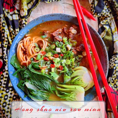 Hong shao niu rou mian: soupe taïwanaise aux nouilles et boeuf