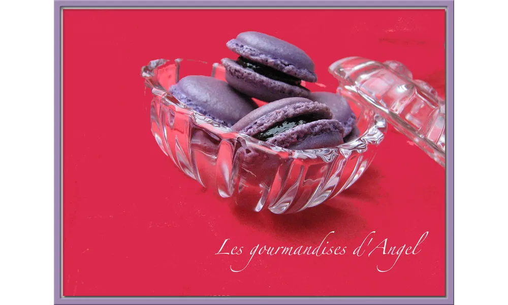 Macarons aux framboises et myrtilles