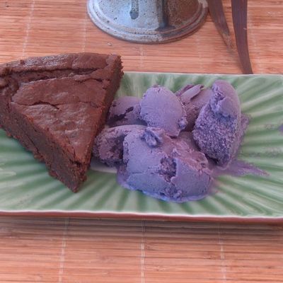 gateau chocolat- courgette et glace aux mûres sauvages