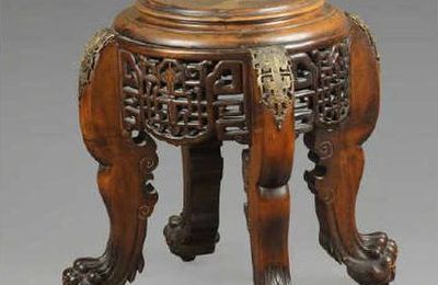 Socle en bois exotique, Indochine, fin du XIXe siècle.
