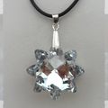 Pendentif Fleur Janicia Crystal Facetté Avec Cordon Coton Soie Noir