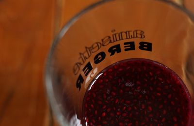 Boisson aux fruits rouges et aux graines de chia