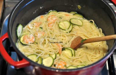 One pot pasta crevettes, courgettes