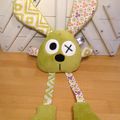 Doudou lapin vert blanc multicolore