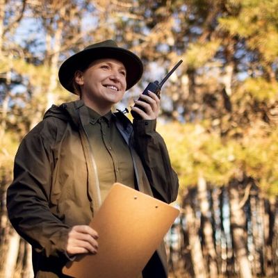 Chasse en milieux difficiles : quelles armes résistent le mieux à l’humidité, au froid ou aux chocs ?