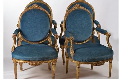 Mobilier de salon en bois redoré, Estampille de Pierre Moreau, reçu Maître à Paris en mai 1765. Epoque Transition 
