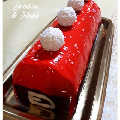 Bûche 2019 : framboise, vanille & pistache façon père noël 
