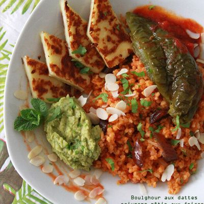 Boulghour poivrons rôtis, dattes et halloumi grillé (houmous vert)
