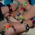 Fil rouge 2014 de notre atelier : la vente de bracelets réalisés avec des boutons