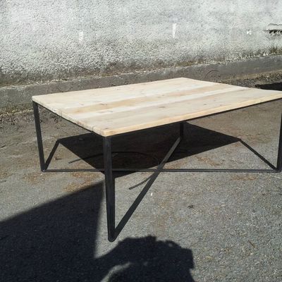 Réalisation d'une table en métal et bois