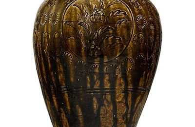 Rare Kamakura-period flask leads Fine Japanese & Korean Works of Art Sale at Bonhams