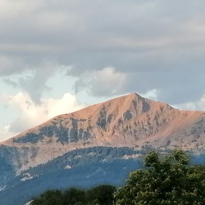 Vu d'ici Vu d'ailleurs # Le Mont Velouchi #Une page d'Histoire