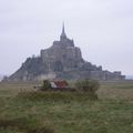 Le Mont-Saint-Michel -photo prise de la rive