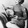 Février 1952 Marilyn lit Pic