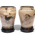 Paire de vases à petites anses en céramique craquelée. Travail Coréen du XVIIIème siècle