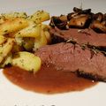 Filet mignon de wapiti, sauce à l'ail, pommes de terre sarladaises et poêlée de champignons