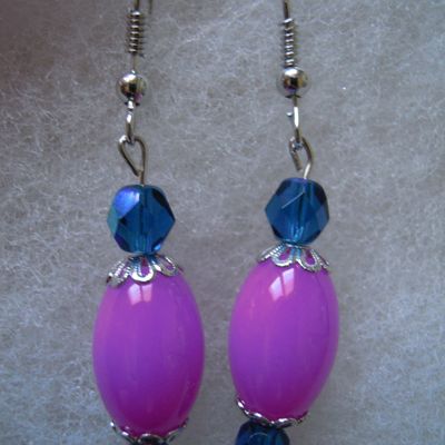 boucles d'oreilles fuchsia et bleue