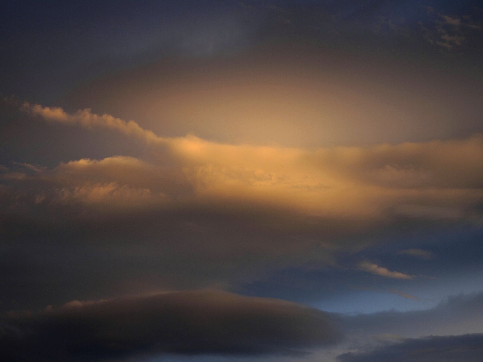 Mouguerre, ciel nuages,fin de journée,  janvier 2025..... (64)