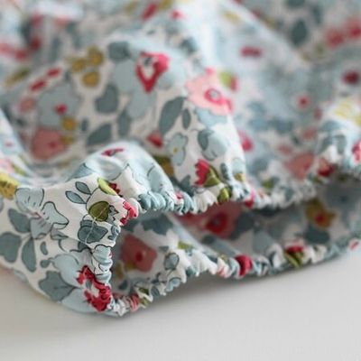 Dans l'armoire de mon bébé, il y a du liberty :-)