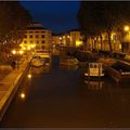 la nuit sur le canal à Narbonne..