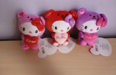 Petites peluches Hello Kitty Heart Bear ( 2011 )