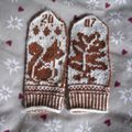 Squirrel and oaks mittens