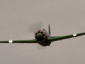 Un P47 THUNDERBOLT, spécial course.