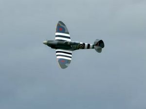Un Spitfire biplace à l’échelle 1/3.
