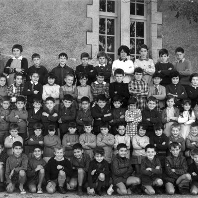 HABITANTS DE CHAMPCEVINEL EN 1954