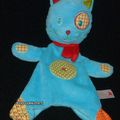 Doudou peluche chat plat bleu Nicotoy, avec son écharpe rouge