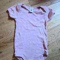 Body PETIT BATEAU 12 mois rose fillé Très bon état 3 euros