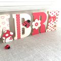 Lettres prénom en Bois et tissu imprimé pour chambre d'enfant motifs : coccinelle et champignon, rouge et beige