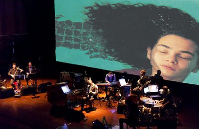 Quand Tindersticks joue en live la bande son hypnotique et poétique des films de Claire Denis! 