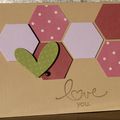 Carte "Love you" tendre et féminine avec hexagones