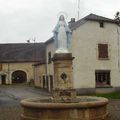 Fontaine et lavoir à Echenoz Le Sec en Haute-Saône